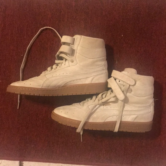 Woman’s size 10 cream and Gold pumas worn once - Picture 4 of 7